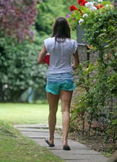 Melanie Sykes feet photo thumbnail