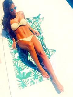 Melanie Sykes feet photo thumbnail