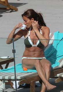 Melanie Sykes feet photo thumbnail