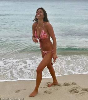 Melanie Sykes feet photo thumbnail