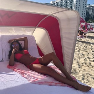 Melanie Sykes feet photo thumbnail