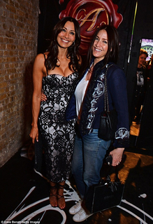 Melanie Sykes feet photo thumbnail