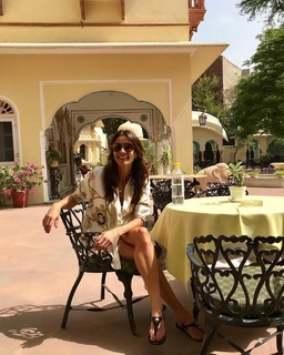 Melanie Sykes feet photo thumbnail