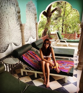 Melanie Sykes feet photo thumbnail