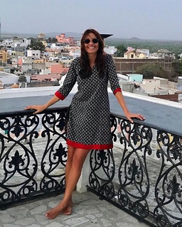 Melanie Sykes feet photo thumbnail