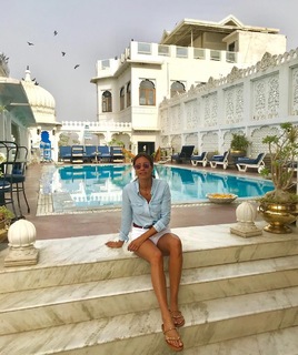Melanie Sykes feet photo thumbnail
