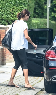 Melanie Sykes feet photo thumbnail