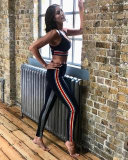 Melanie Sykes feet photo thumbnail