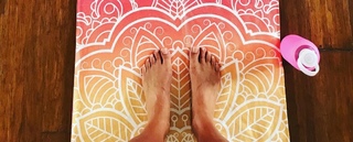 Melanie Sykes feet photo thumbnail