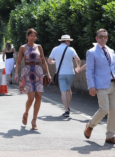 Melanie Sykes feet photo thumbnail