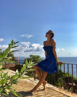 Melanie Sykes feet photo thumbnail