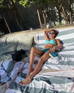 Melanie Sykes feet photo thumbnail