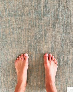 Melanie Sykes feet photo thumbnail