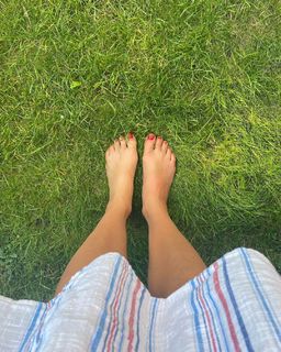 Melanie Sykes feet photo thumbnail