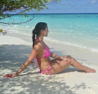 Melanie Sykes feet photo thumbnail