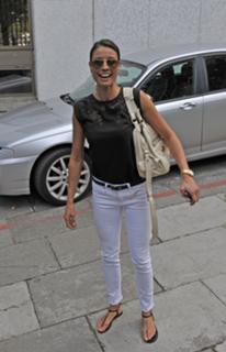 Melanie Sykes feet photo thumbnail