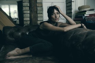 Melanie Winiger feet photo 1
