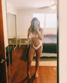 Melina Goransson feet photo thumbnail