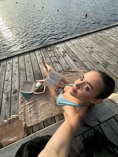 Melina Goransson feet photo thumbnail