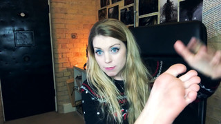 Melina Juergens feet photo 1