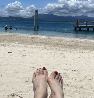 Melinda Clarke feet photo thumbnail
