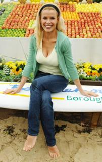 Melinda Messenger feet photo 13