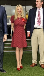 Melinda Messenger feet photo 9