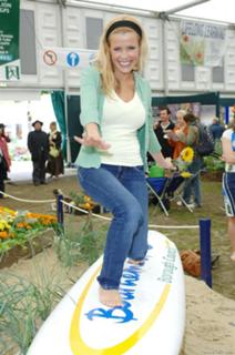 Melinda Messenger feet photo 8