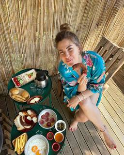 Melis Babadag feet photo 20
