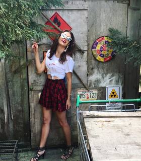 Melis Sezen feet photo thumbnail