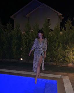 Melis Sezen feet photo thumbnail