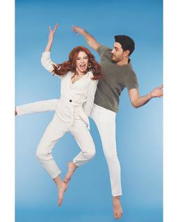 Melis Sezen feet photo thumbnail