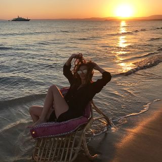 Melis Sezen feet photo thumbnail