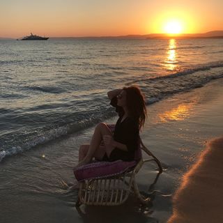 Melis Sezen feet photo thumbnail