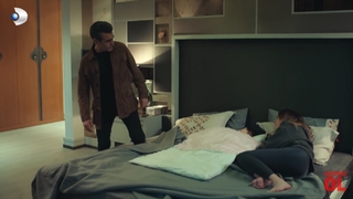 Melis Sezen feet photo thumbnail