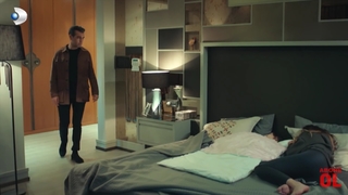 Melis Sezen feet photo thumbnail