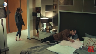 Melis Sezen feet photo thumbnail