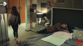 Melis Sezen feet photo thumbnail