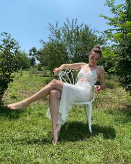 Melis Sezen feet photo thumbnail