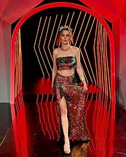 Melis Sezen feet photo thumbnail