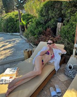 Melis Sezen feet photo thumbnail