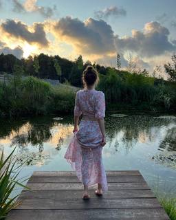 Melis Sezen feet photo thumbnail