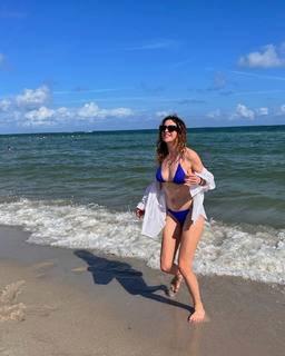 Melis Sezen feet photo thumbnail