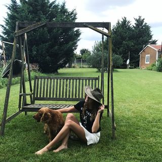 Melis Sezen feet photo thumbnail