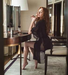 Melis Sezen feet photo thumbnail