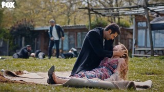 Melis Sezen feet photo thumbnail