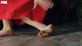 Melis Sezen feet photo thumbnail