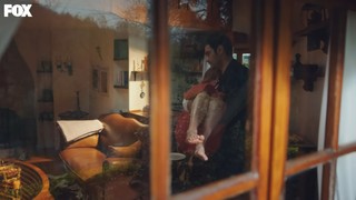 Melis Sezen feet photo thumbnail