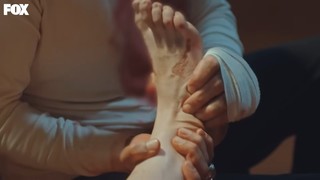 Melis Sezen feet photo thumbnail