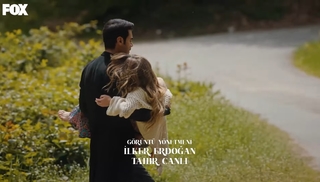 Melis Sezen feet photo thumbnail